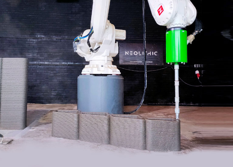Robot 3D printing a concrete element